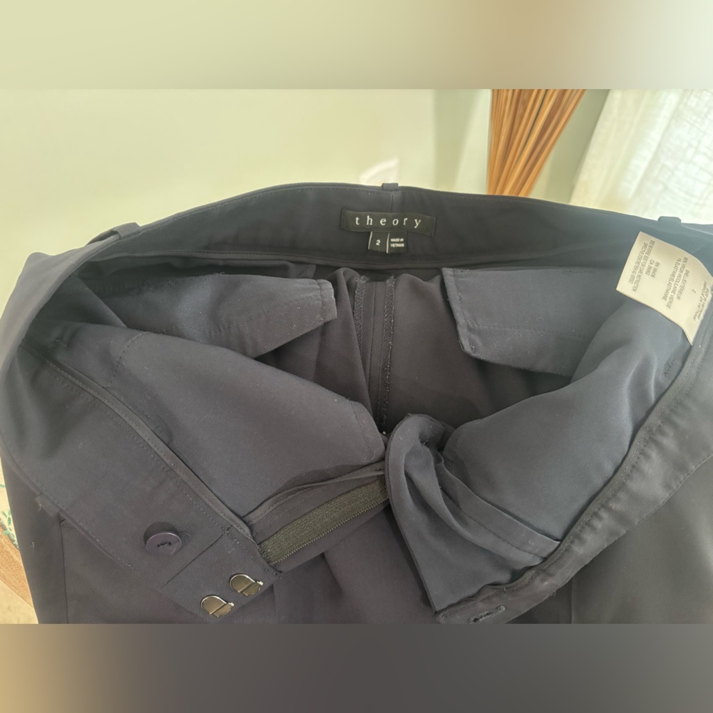 Theory Dark Navy Testra Pants in Good Wool Size 2 Tapered Slim Fit - Like New! - Picture 8 of 9